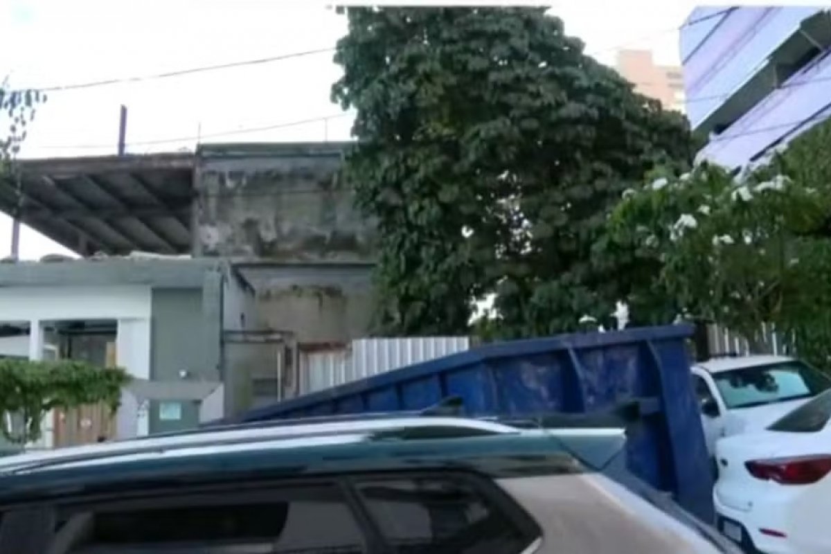 Prédio em demolição cede deixando dois operários feridos em bairro nobre de Salvador