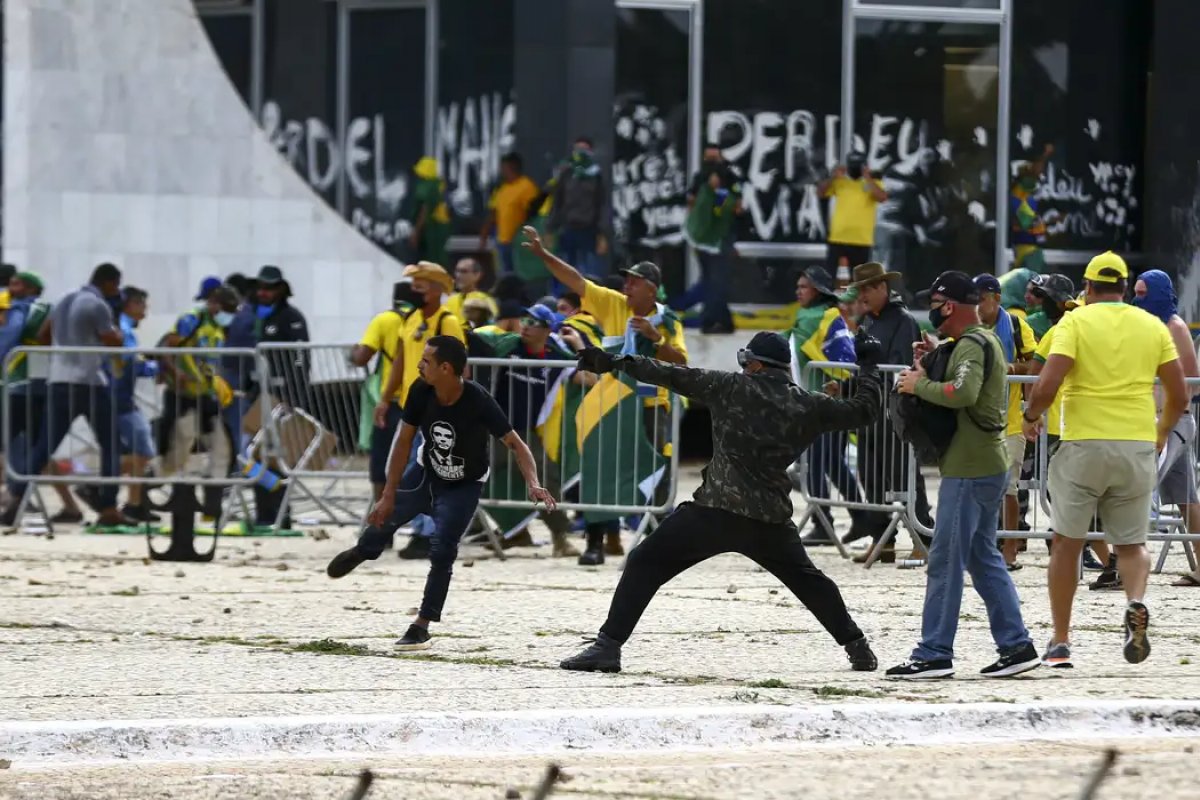 PGR pede inclusão de foragidos do 8 de janeiro na lista da Interpol