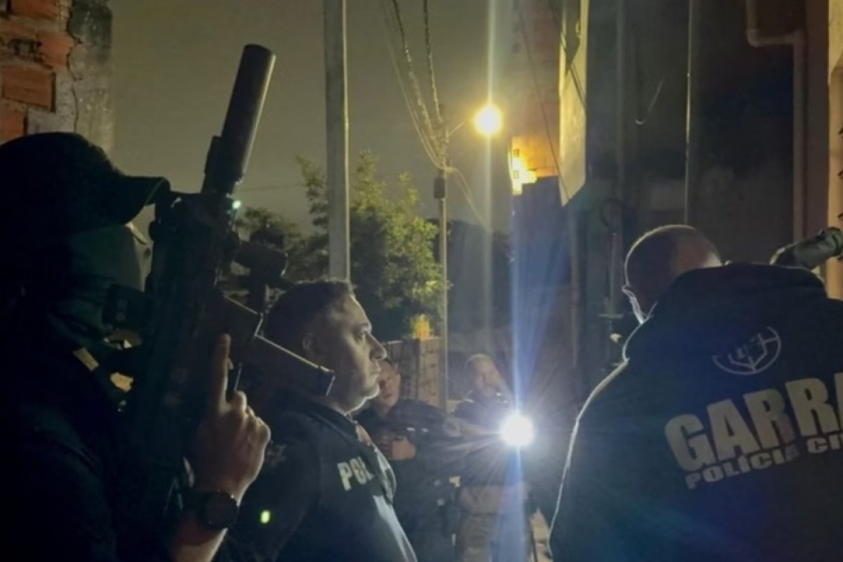 Polícia do RS prende em SP grupo suspeito de fraudar Pix para vítimas de enchentes