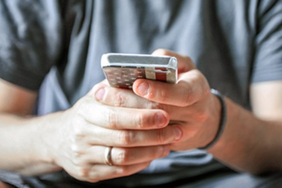 Vídeos de YouTube com informações falsas somam milhões de visualizações