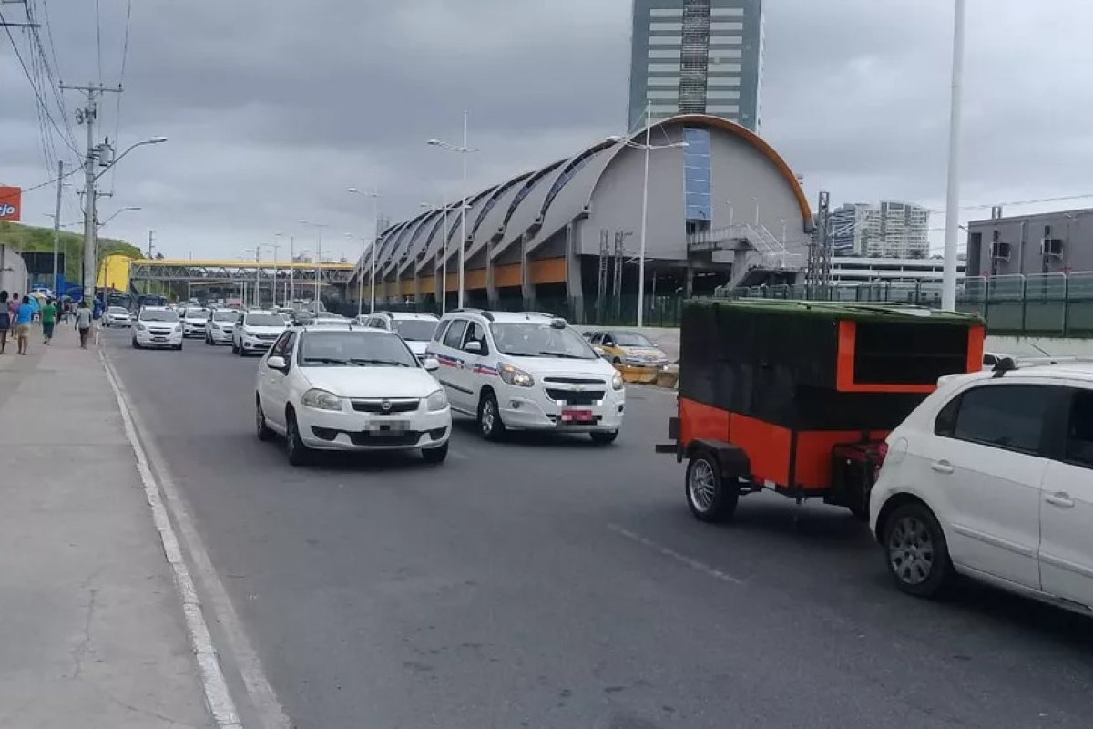 Motorista da Conder é atingido por tiro durante perseguição policial nas proximidades do CAB em Salvador