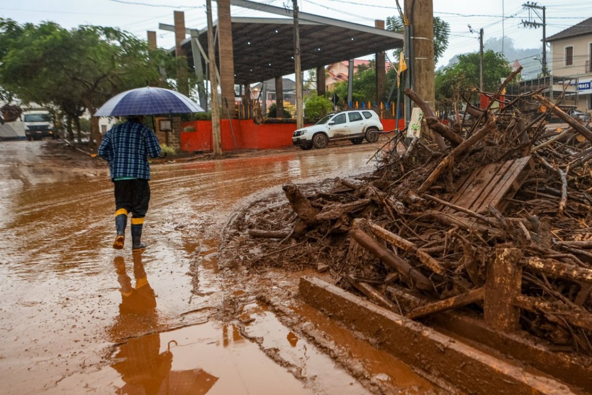 Governo do RS pretende criar cidades temporárias para abrigar vítimas das enchentes