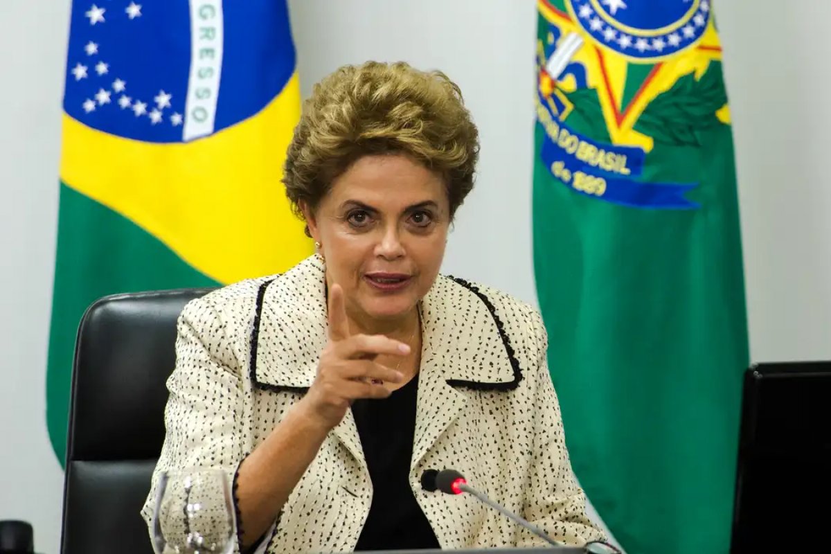 Dilma nega ter arquivado projeto que previa tragédias climáticas no Sul do Brasil