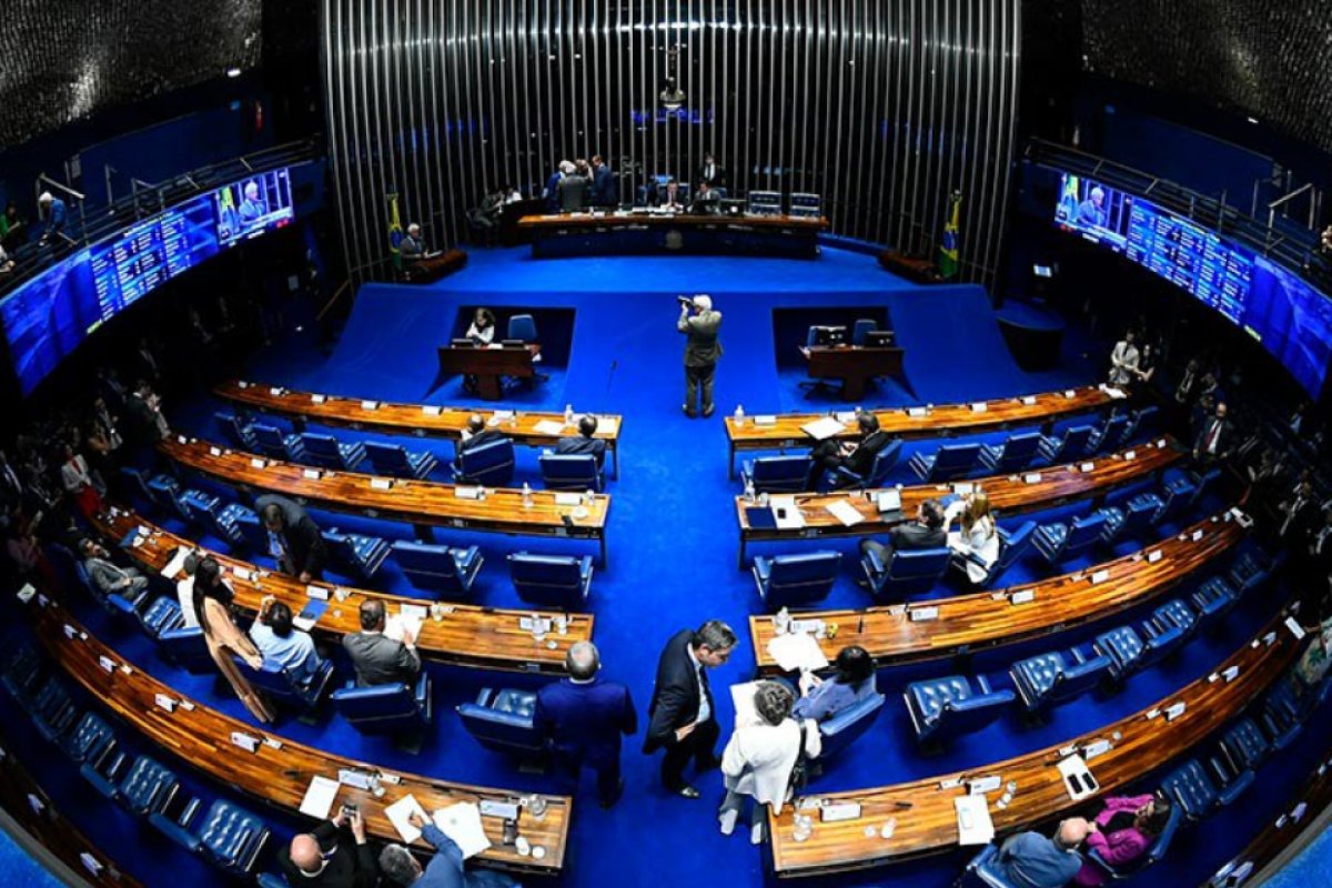 Senado pede ao Supremo suspensão de medida que reonerou prefeituras