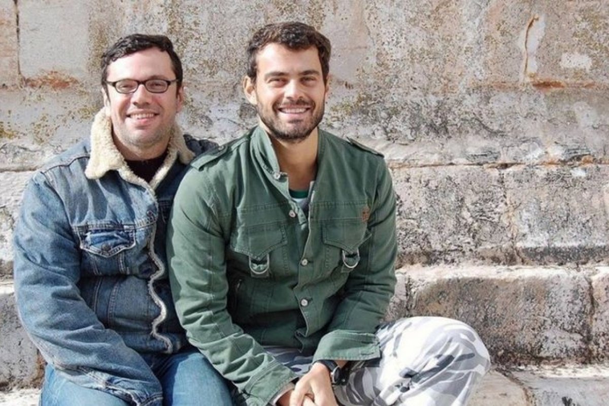 Ator fala de casamento com autor da TV Globo: "Sou a mulher da relação"