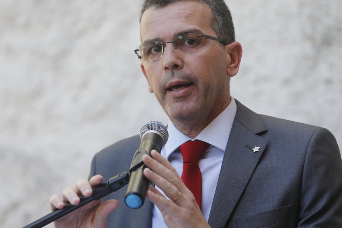 Moraes opta por manter detenção de delegado envolvido na morte de Marielle