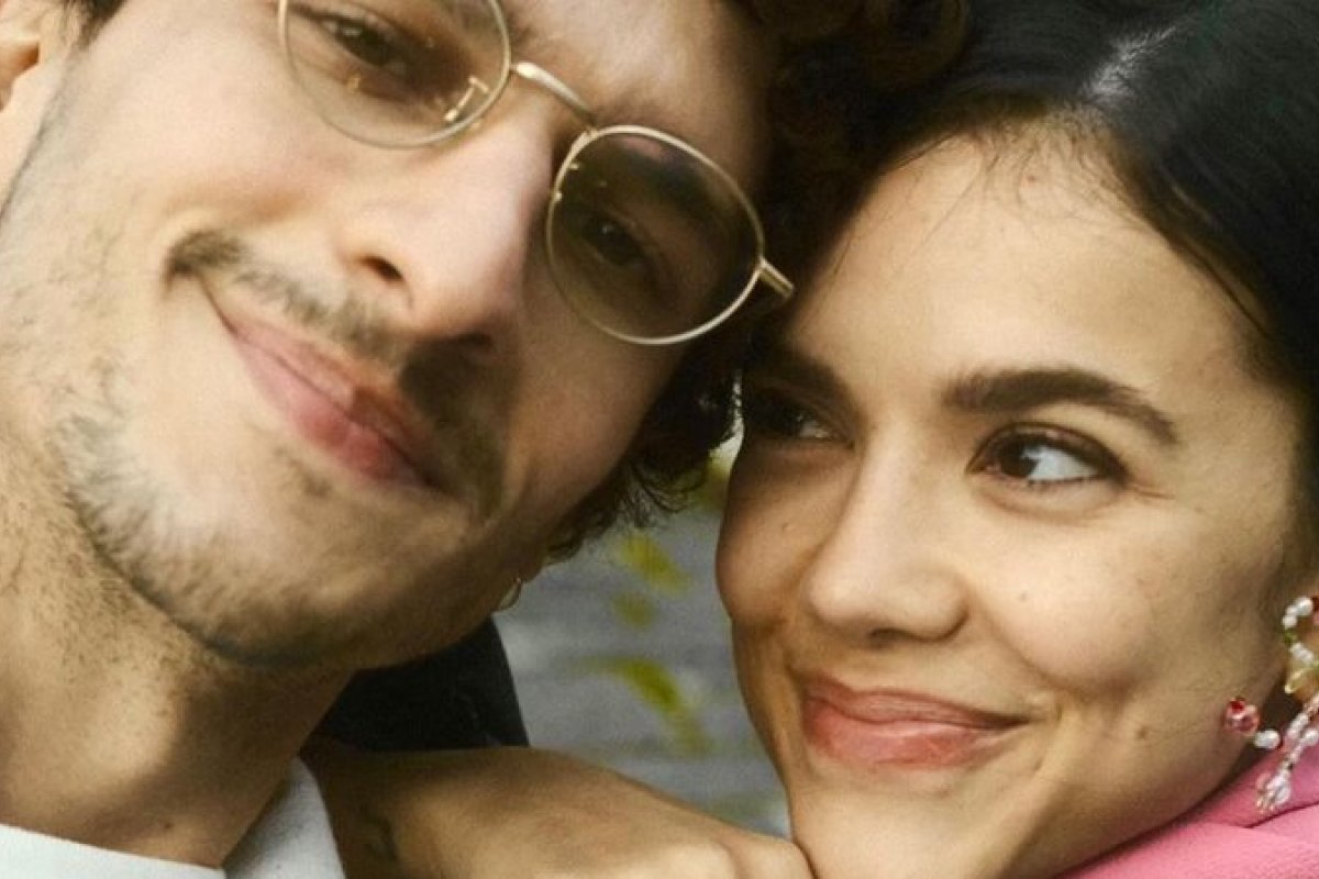 Manu Gavassi anuncia que está noiva!