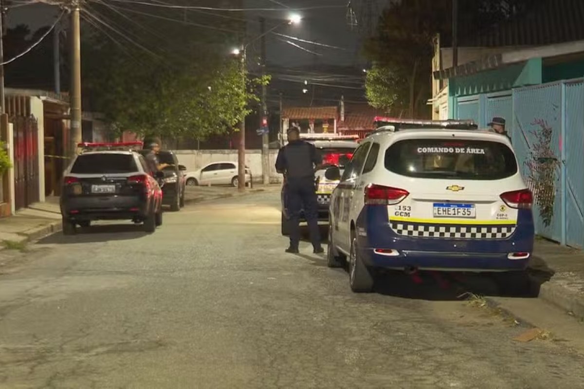 Jovem assassina pais e irmã a tiros dentro de casa na Zona Oeste de SP