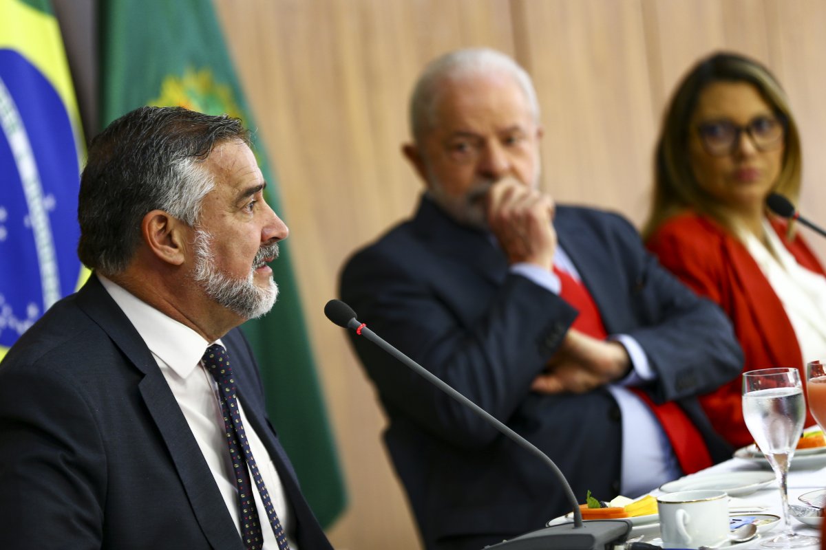 Aliados de Lula esperam reforma ministerial após eleições municipais