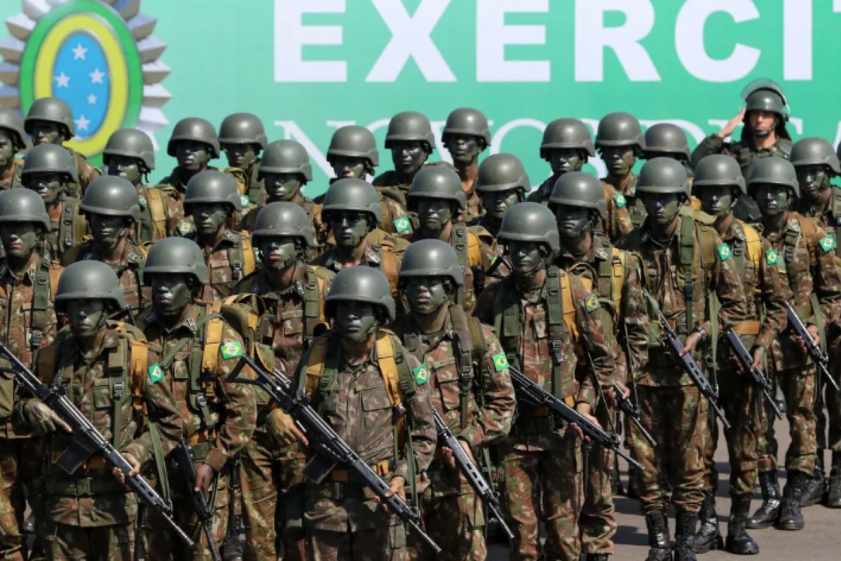 Decisão do Exército reduz máximo de armas a serem compradas por policiais, bombeiros e GSI