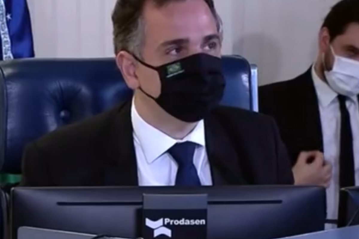 Justiça adia depoimento de ex-assessor de Bolsonaro acusado de racismo