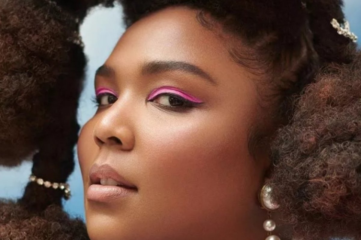 Em turnê promocional pelo mundo, cantora Lizzo desembarcará no Brasil