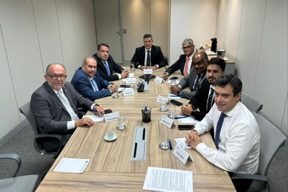 Oposição na ALBA vai ao TCE-BA e denuncia descumprimento de emendas pelo governo