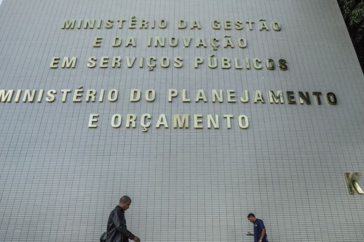 Ministério da Gestão adia concurso com 200 vagas por causa das chuvas no Rio Grande do Sul