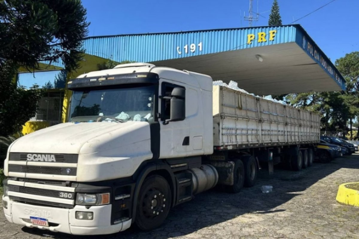 PRF encontra toneladas de maconha em carreta de doações ao RS