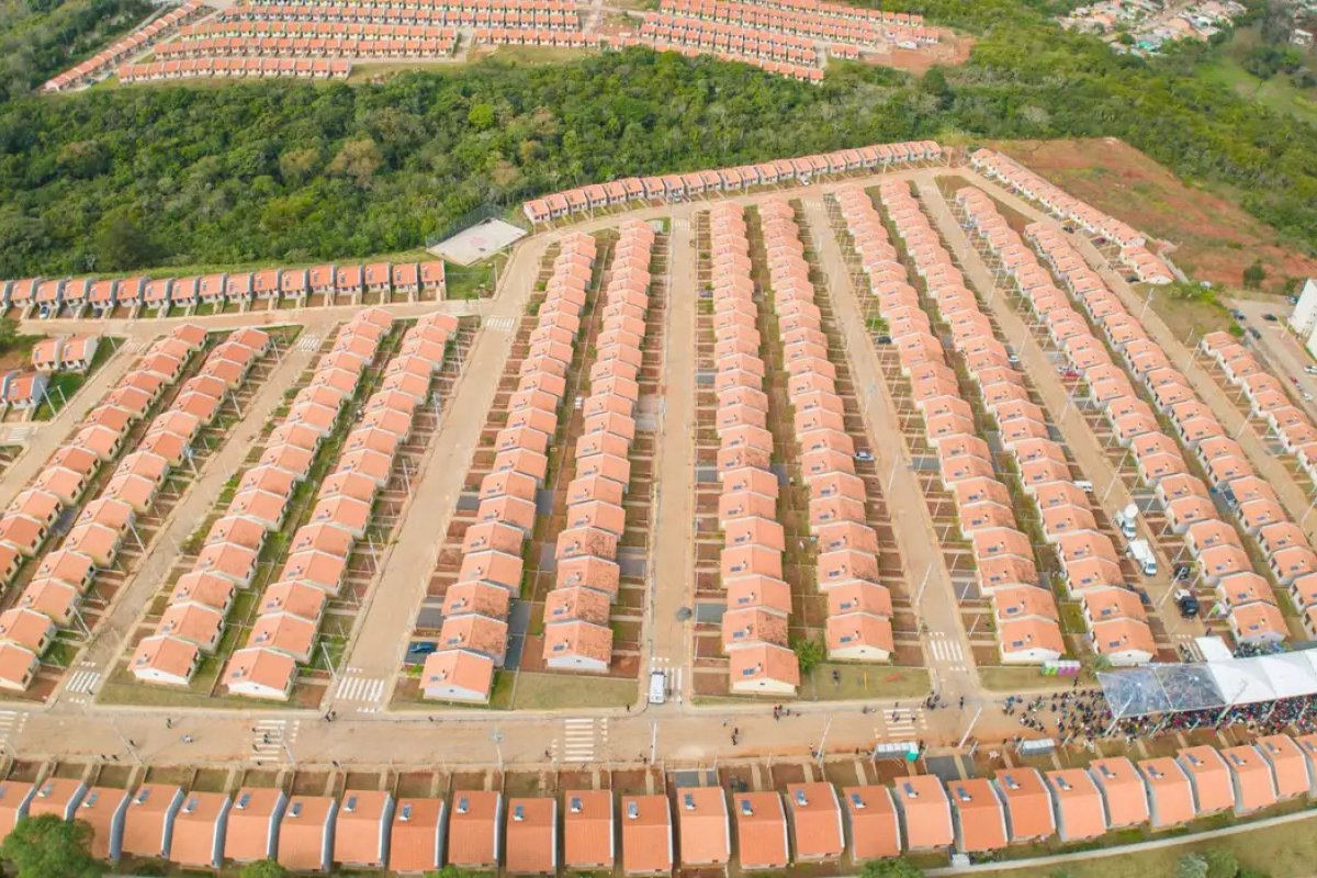 Governo estuda a possibilidade de comprar imóveis de até R$ 200 mil para desabrigados no RS