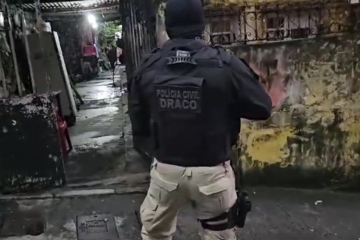 Dez criminosos investigados por tráfico de drogas e homicídios são presos em operação da Polícia Civil na Bahia