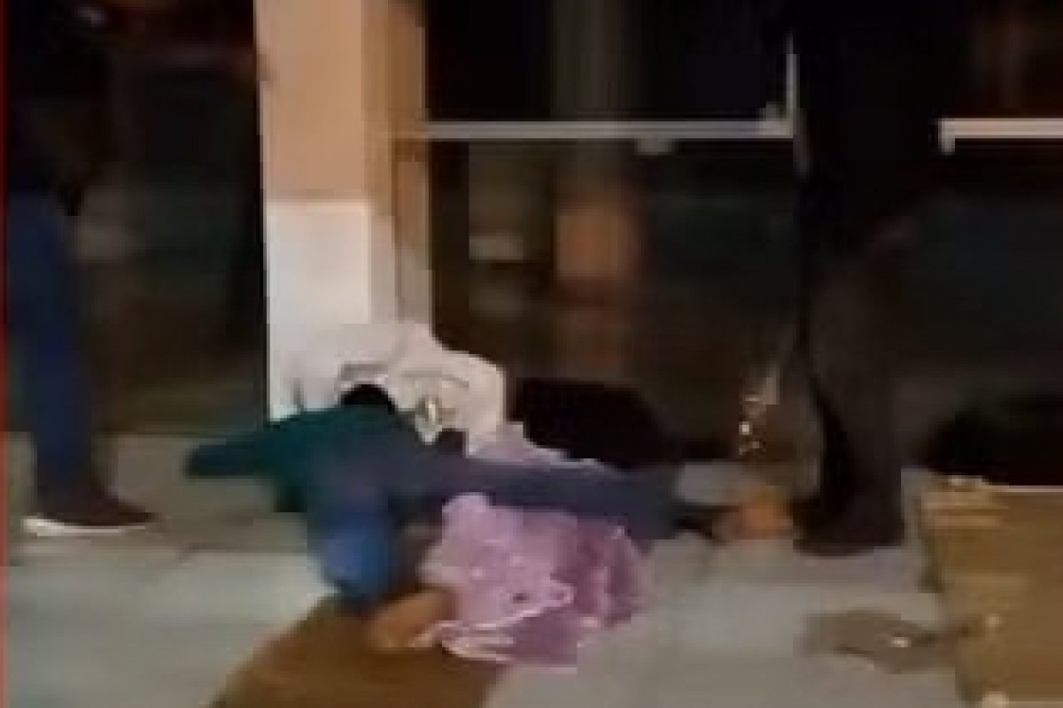 Suspeito de espancar um homem em situação de rua com chutes e pauladas é preso na Bahia