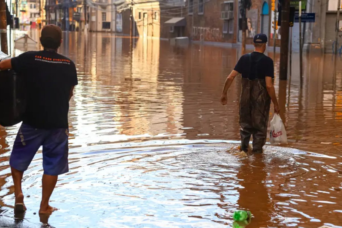Desabrigados das chuvas no RS são refugiados climáticos? ONU e especialistas divergem