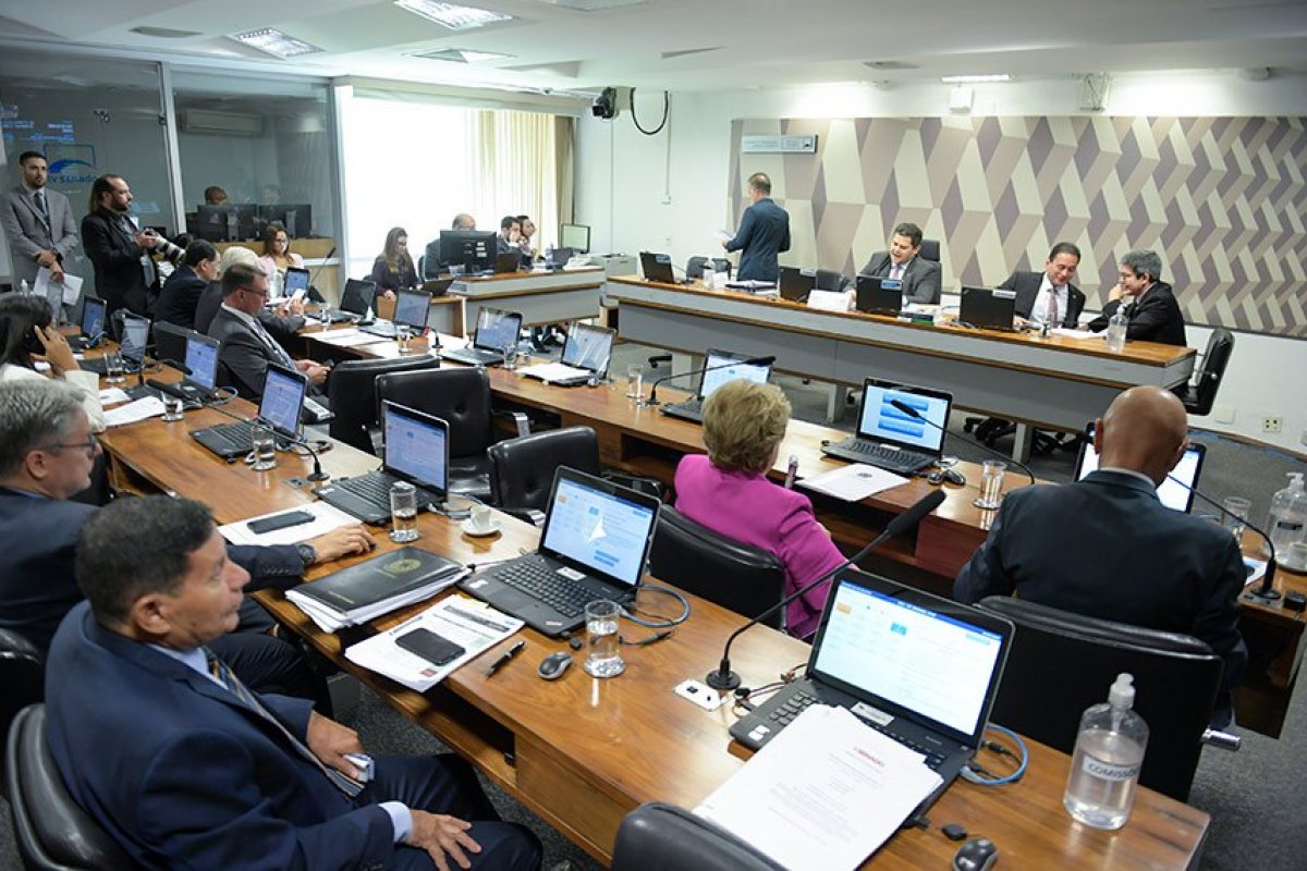 Comissão do Senado aprova projeto de castração química voluntária para condenados por estupro