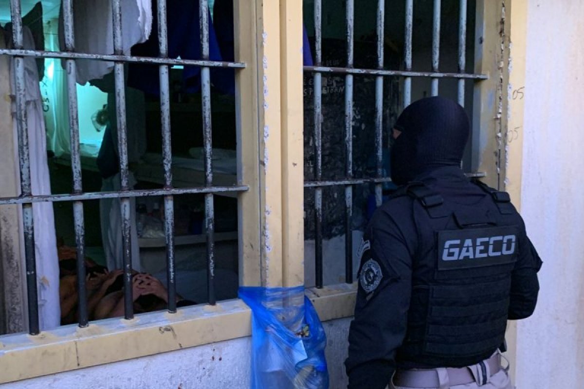 Polícia Civil faz operação contra organização criminosa que atuava dentro de penitenciárias na Bahia