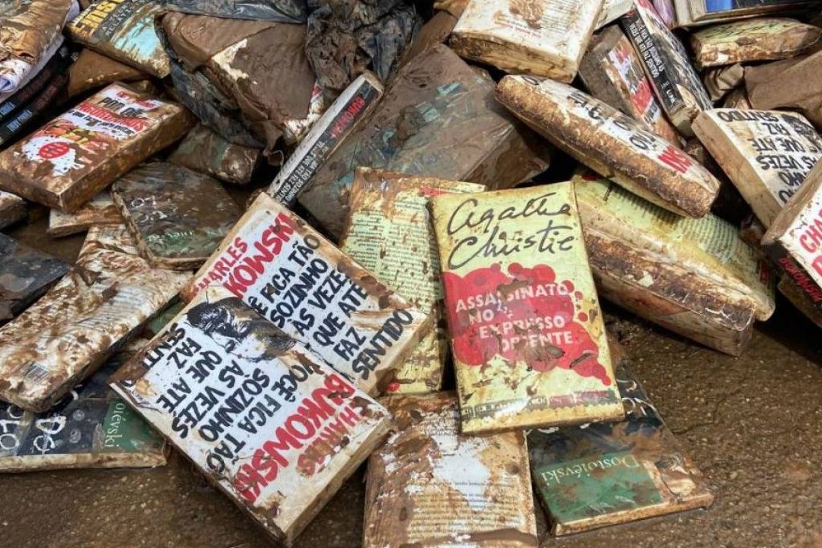 Editora registra perda de 10 mil livros após enchentes em Porto Alegre