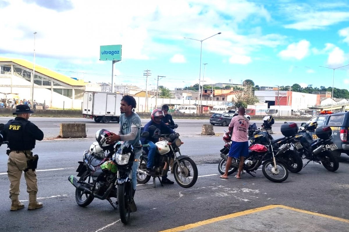 Motos representam quase metade dos sinistros de trânsito registrados na BR-324