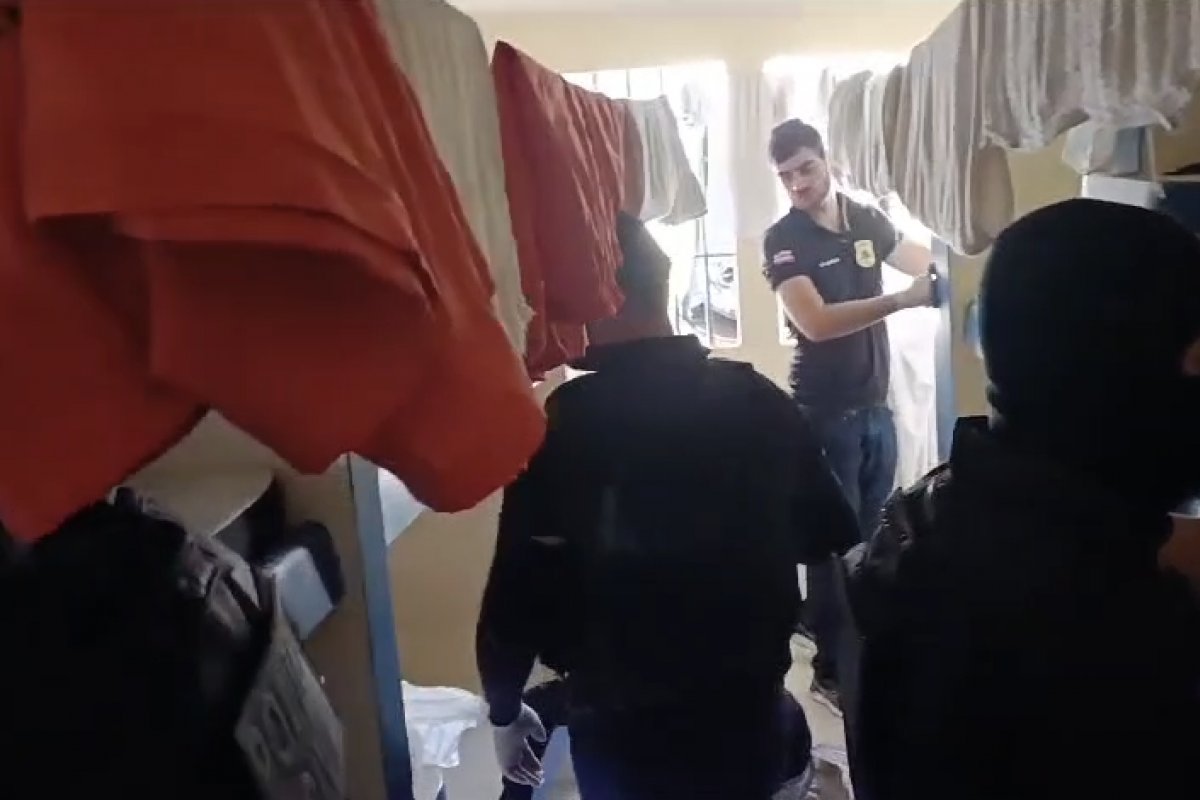 Vinte suspeitos são presos em operação da Polícia Civil e MP; treze mandados foram feitos em presídios