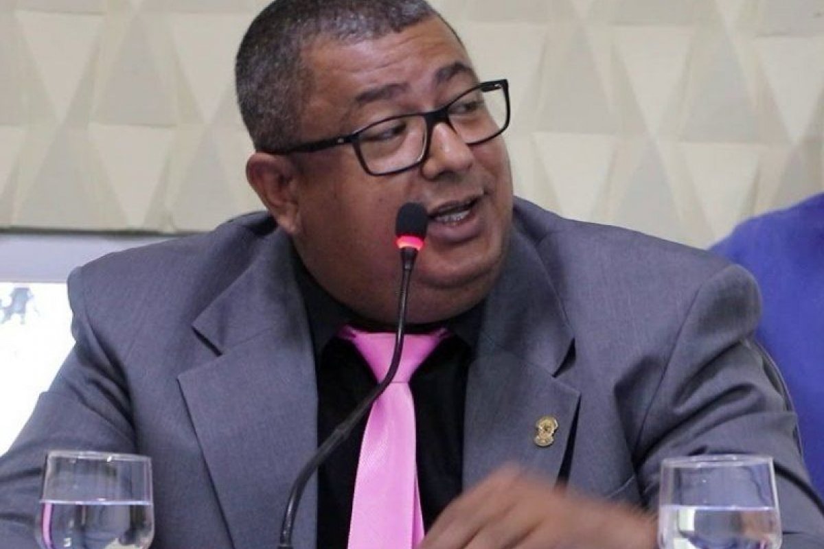 Justiça determina que prefeito de Bom Jesus da Lapa retire outdoors por propaganda antecipada