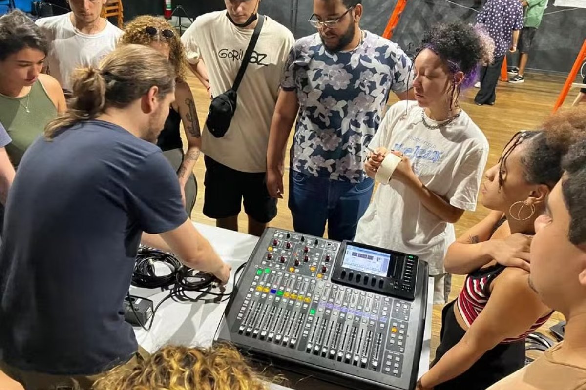 Prazo para se inscrever em cursos gratuitos de formação de técnicos de som, luz, palco e produção cultural vai até quinta-feira (30)
