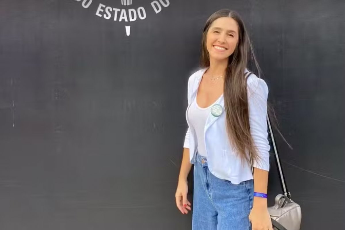 Estudante em estado vegetativo depois de realizar cirurgia na mandíbula completa 8 meses à espera de autorização para tratamento