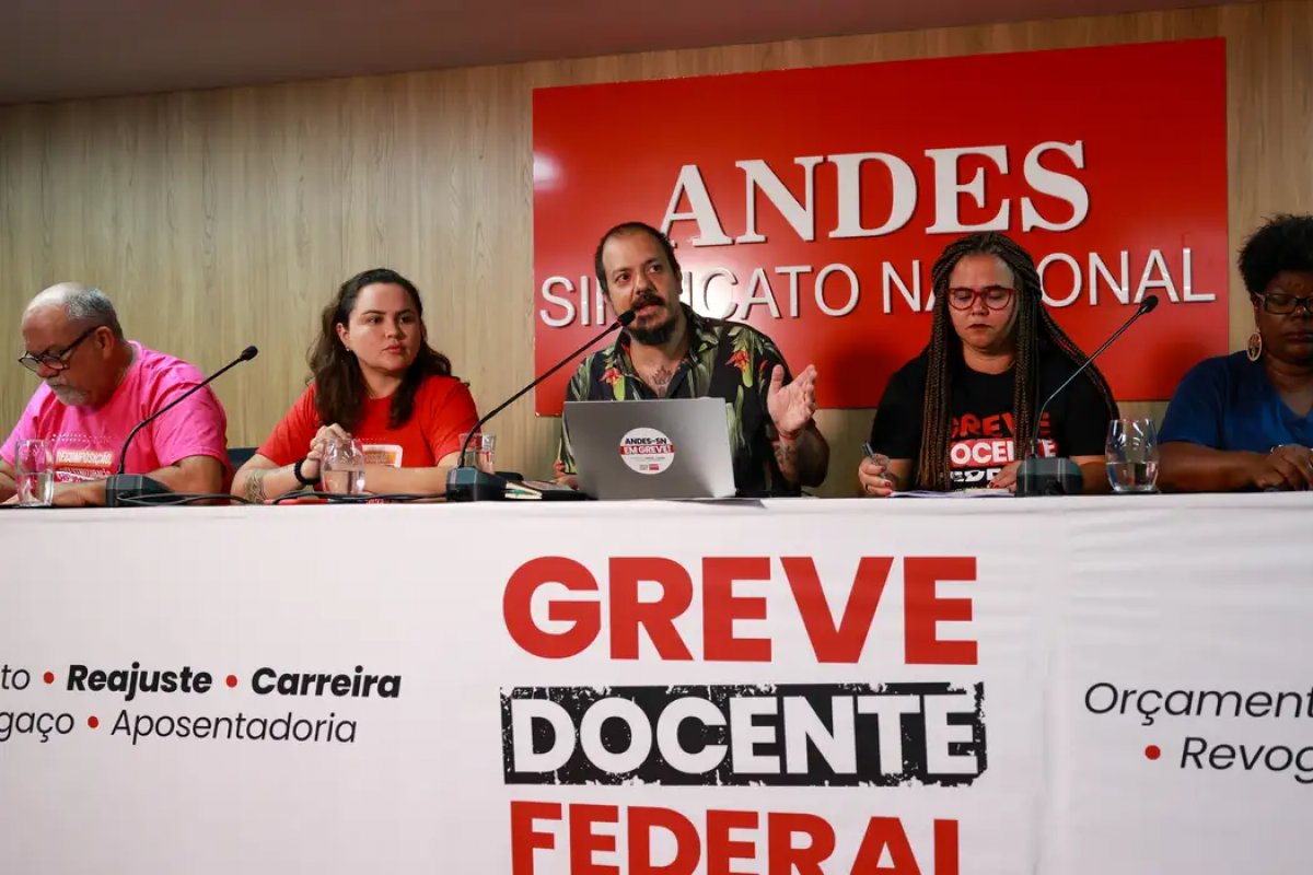 Universidades e institutos federais mantêm estado de greve