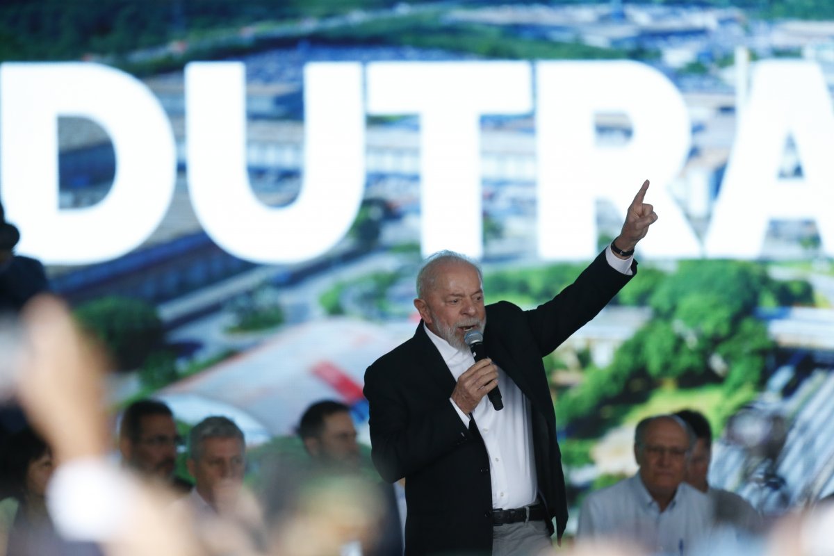 Lula cita 'comício' ao inaugurar obra, enfrenta protesto pelo 2º dia e elogia direito de reclamar