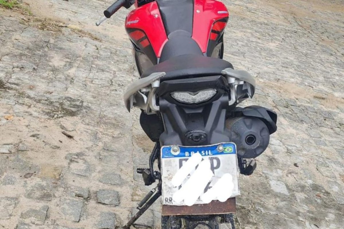 Polícia Militar recupera moto roubada em Vila de Abrantes