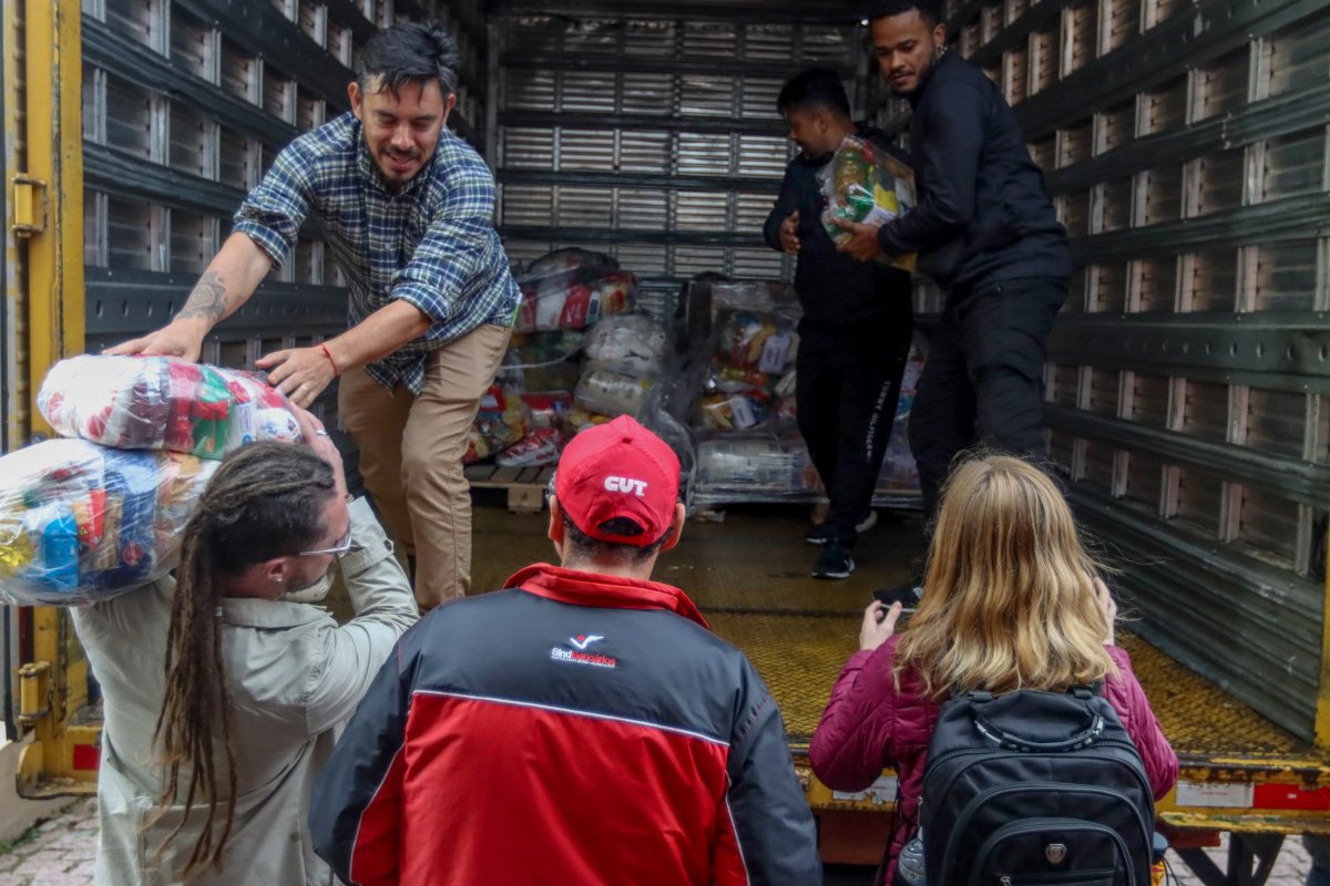 RS recebeu doações de 1,5 milhão de litros de água e 200 toneladas de alimentos