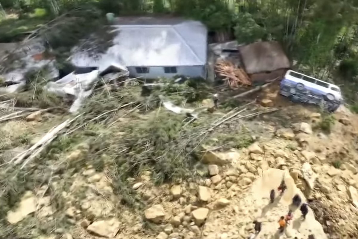 Deslizamento de terra em aldeia na Papua Nova Guiné soterrou mais de 2 mil pessoas