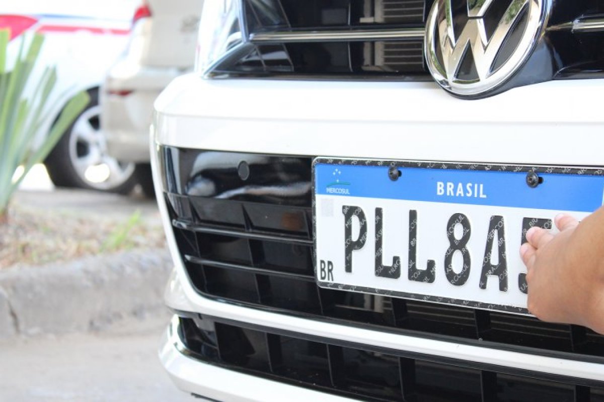 Detran-BA publica portaria que regulamenta estampadores de placas