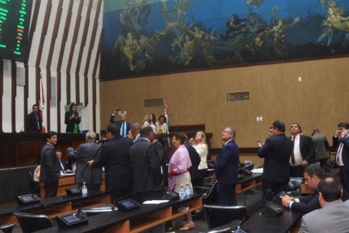 Grupo de rebeldes da base aliada traz risco à aprovação do reajuste linear para servidores estaduais
