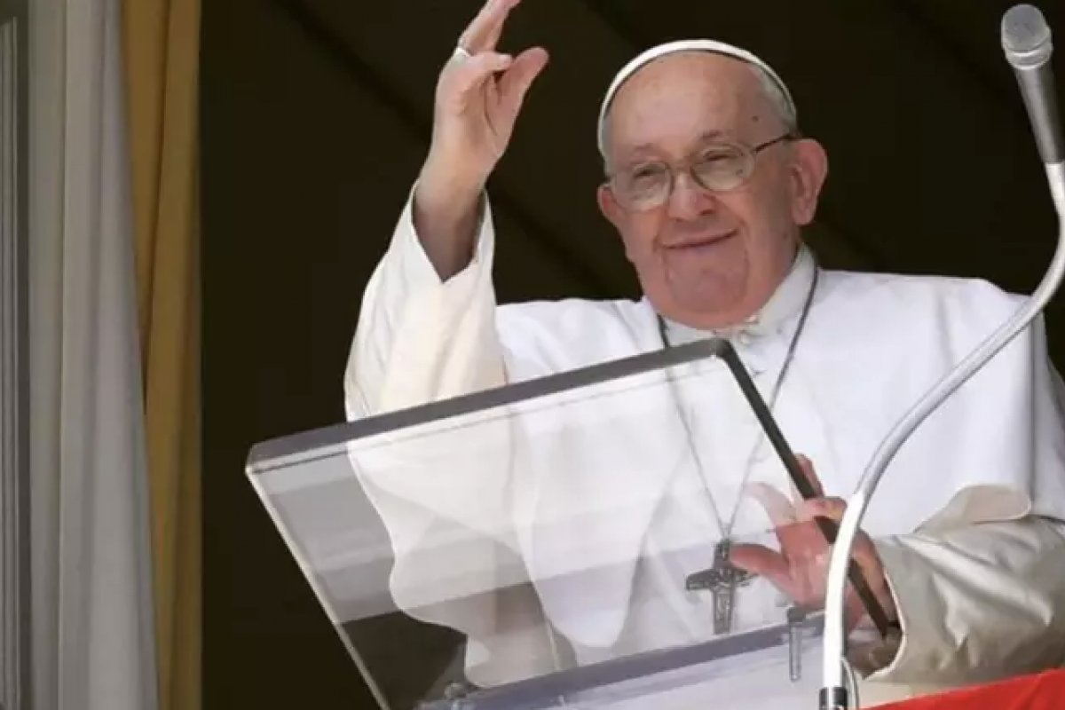 Vaticano pede desculpas por fala homofóbica do Papa Francisco