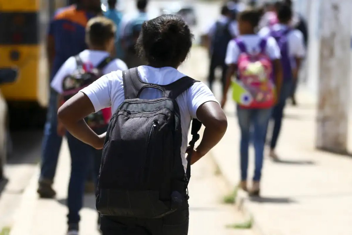 Nível de alfabetização no Brasil volta a subir e chega a 56%