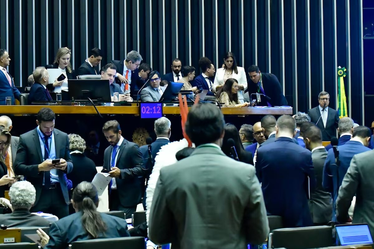 Congresso derruba veto das saidinhas e acaba com direito de detentos, em derrota do governo