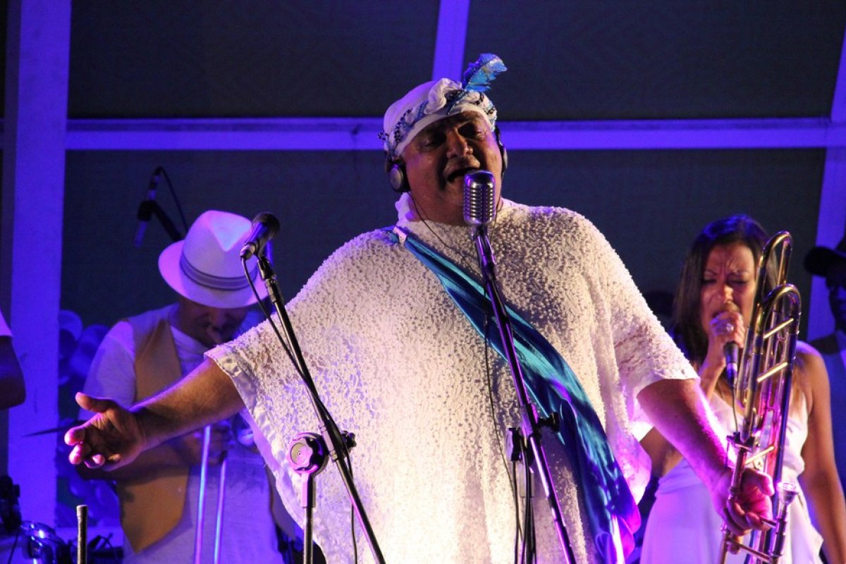 Cantor Gerônimo recebe Márcia Short e convidados em ensaio no Pelourinho