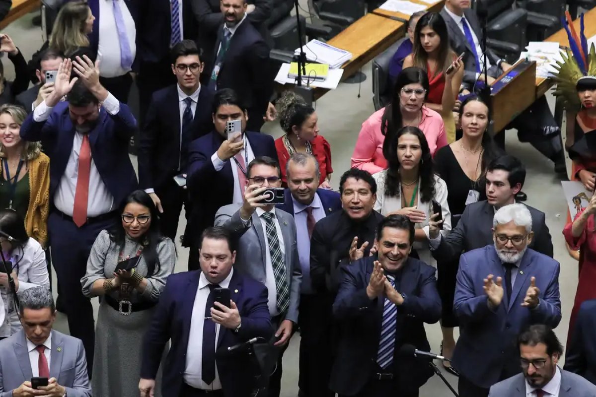 Câmara aprova decreto que suspende trechos de exigências para armas de fogo