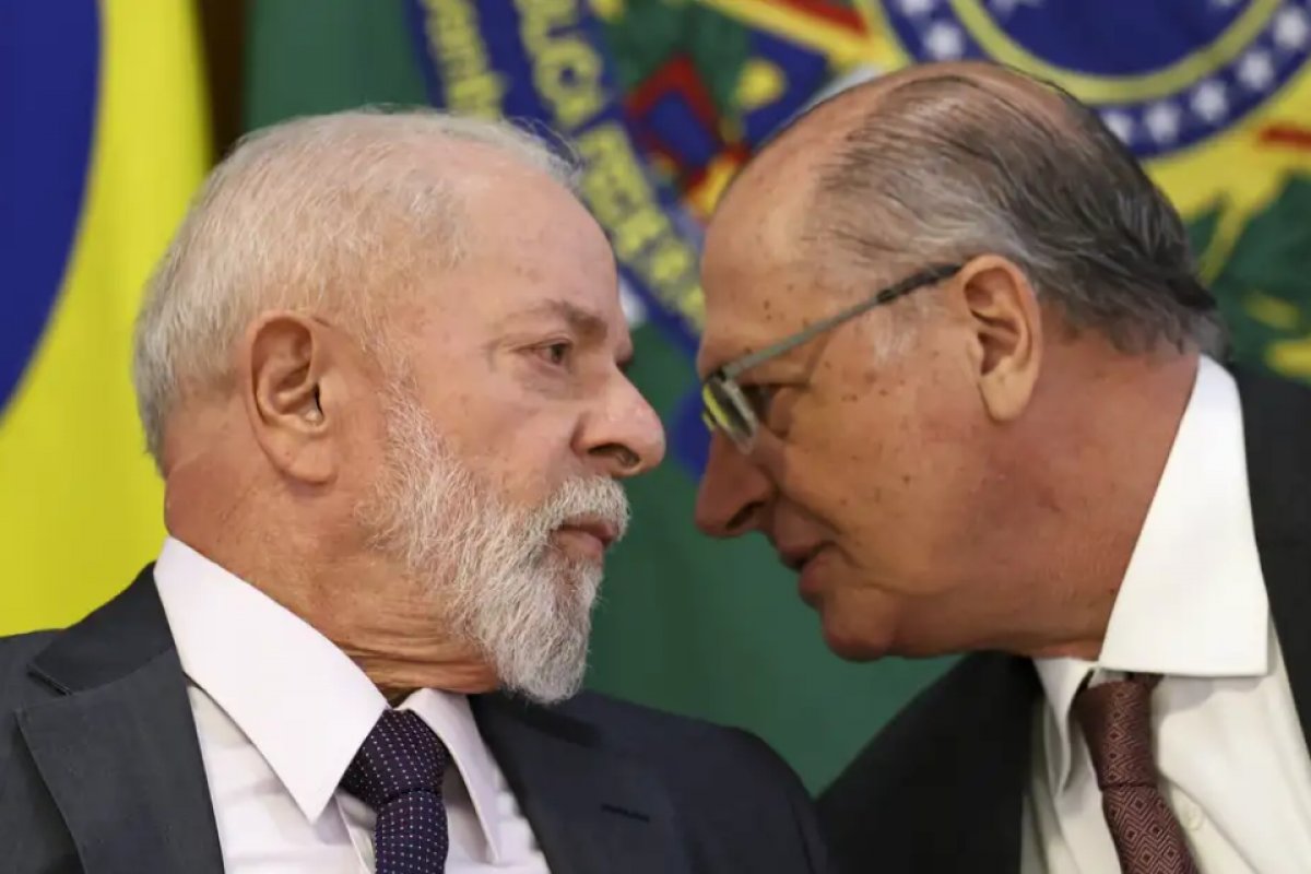 Lula anuncia pacote de medidas para o RS com R$ 15 bi de crédito para empresas