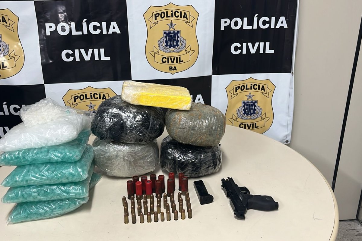 5 kg de drogas e uma réplica de pistola foram apreendidas em Tancredo Neves