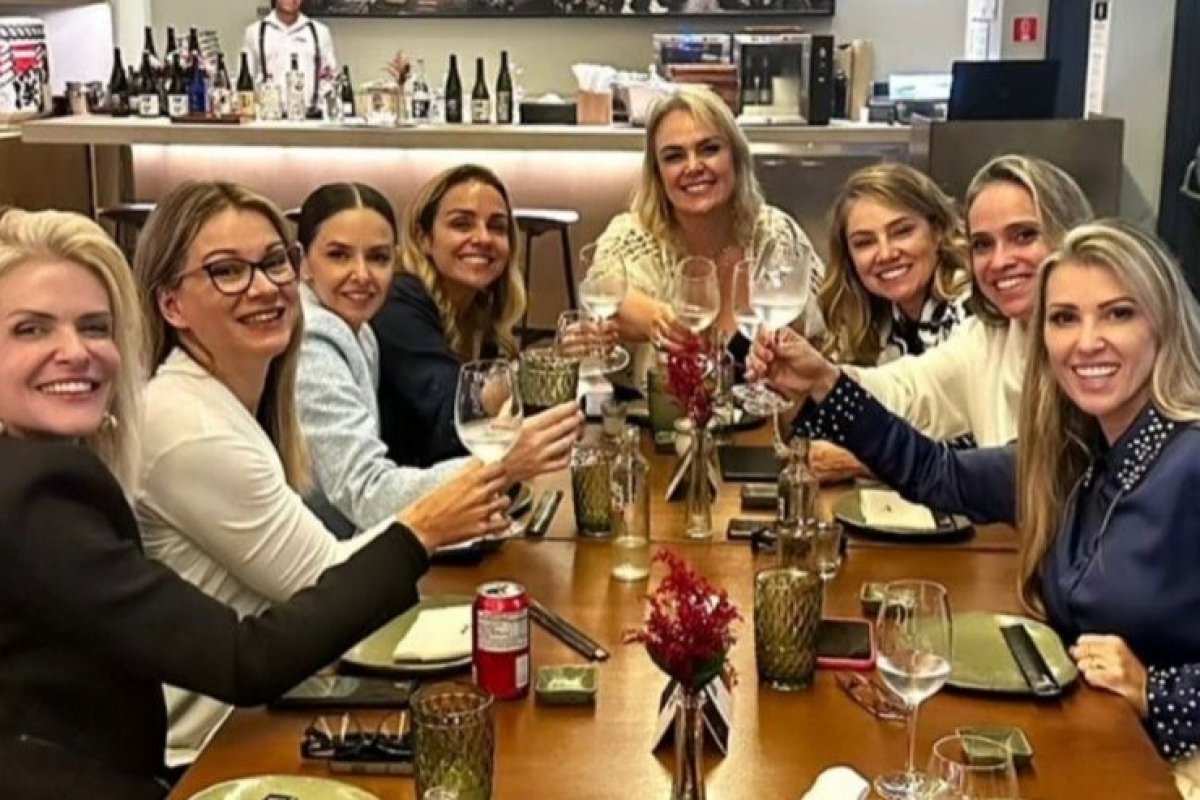 Ex-Paquitas se reúnem após gravação de documentário!