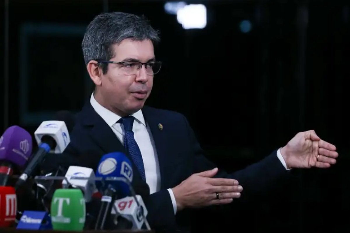 Randolfe diz que governo saiu vitorioso da sessão conjunta do Congresso: 'vetos de terça são alegorias'