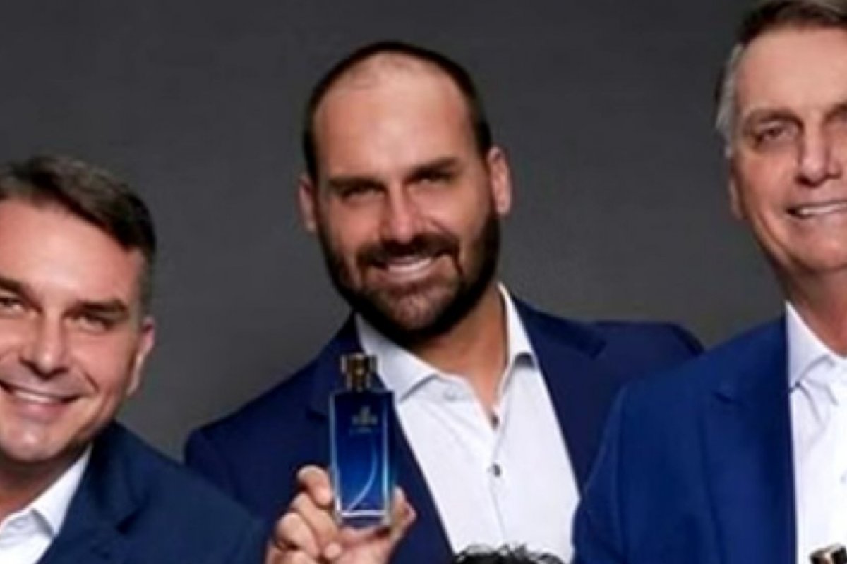 Bolsonaro e filhos estrelam campanha de novo perfume!