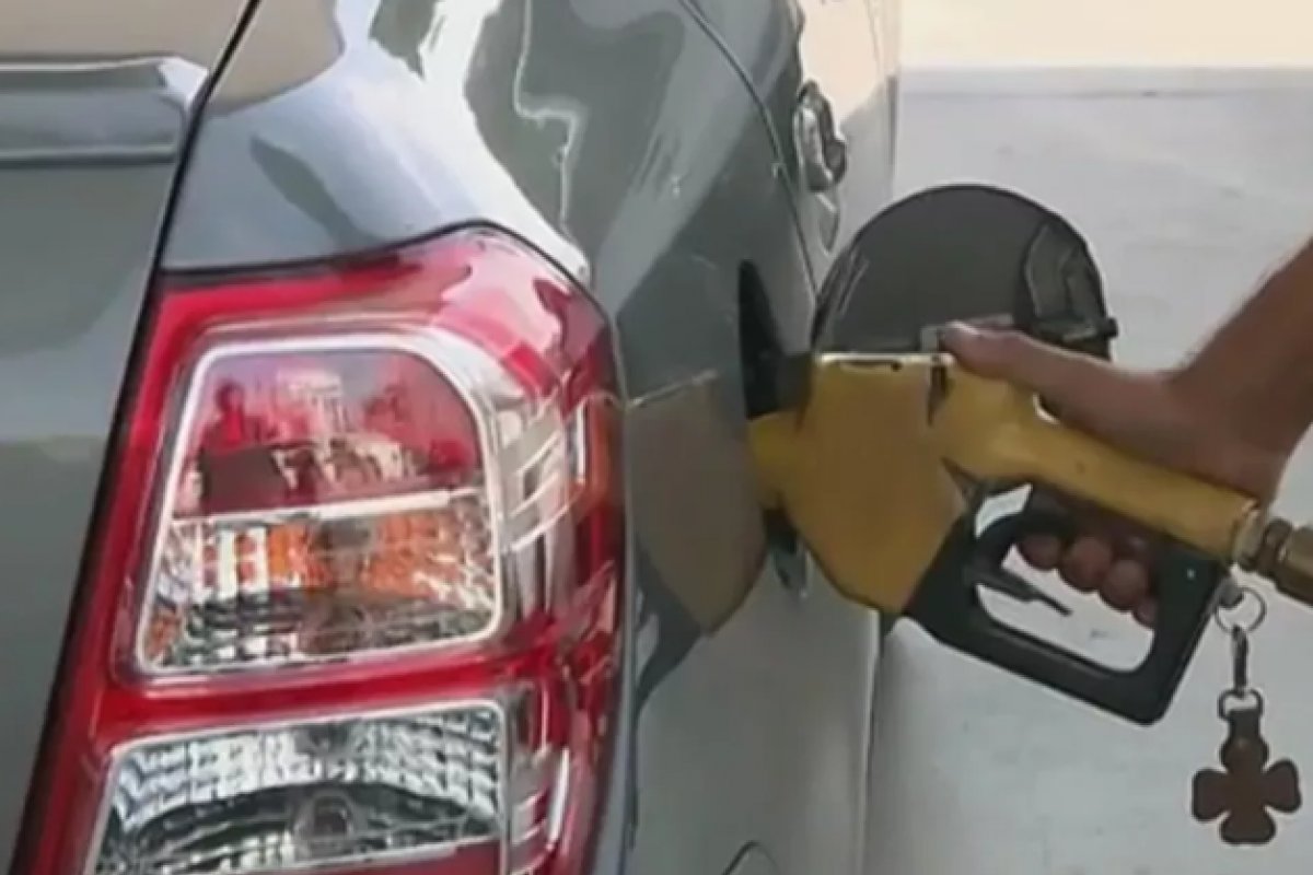 Preço da gasolina fecha maio a R$ 6,02, aponta Ticket Log