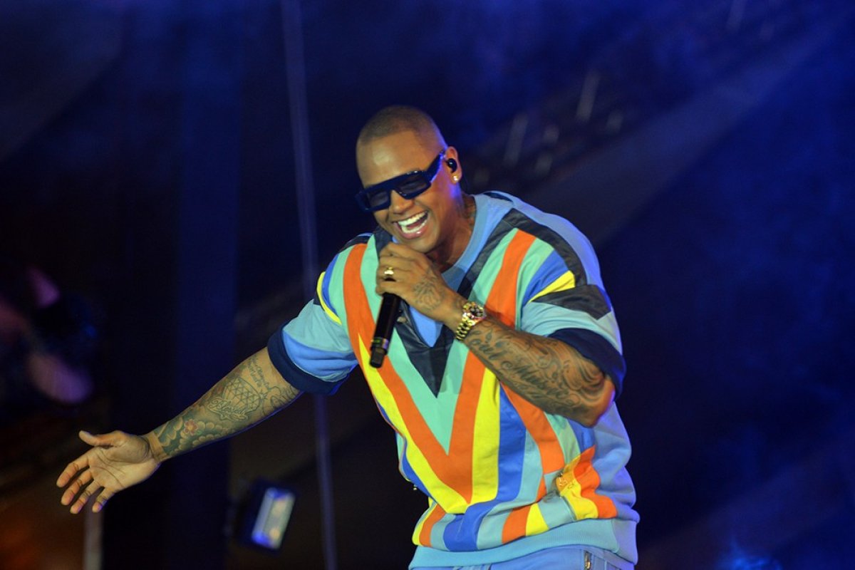 Leo Santana recebe Henrique & Juliano, Thiaguinho, Kevin O Chris e DJ Zulu em última edição do "Baile da Santinha"